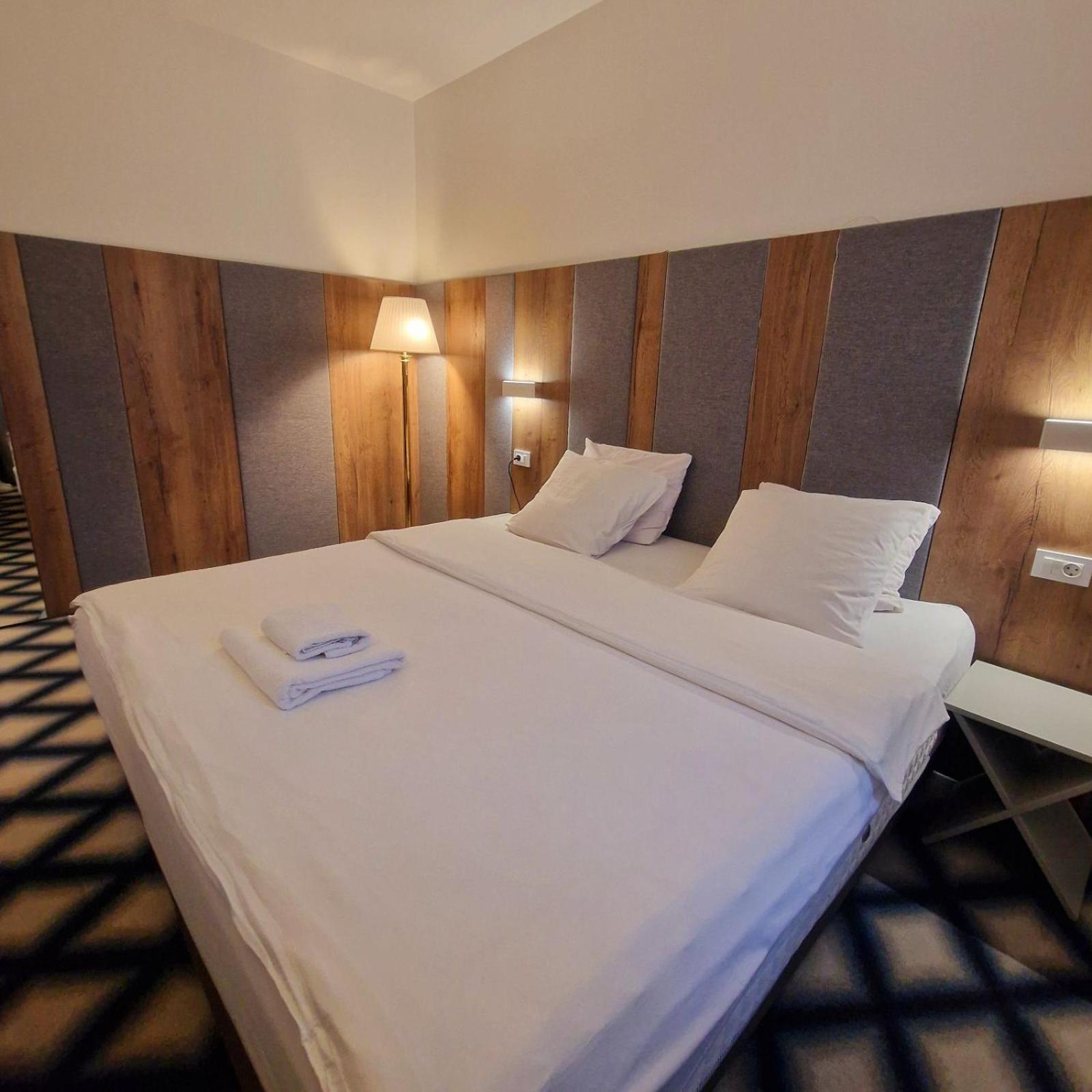 Swiss Plus Hotel Bihać Dış mekan fotoğraf